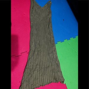 Midi dress in olive green color very strectchable and soft material size M